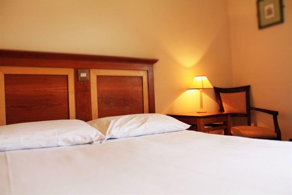 Lynams Hotel Дублин Экстерьер фото