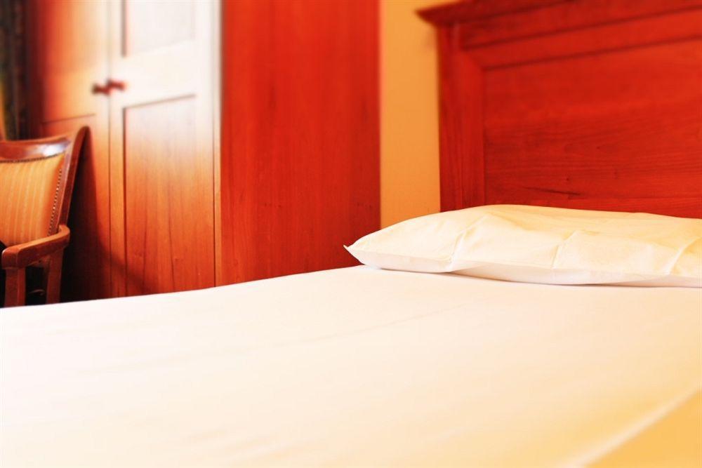 Lynams Hotel Дублин Экстерьер фото